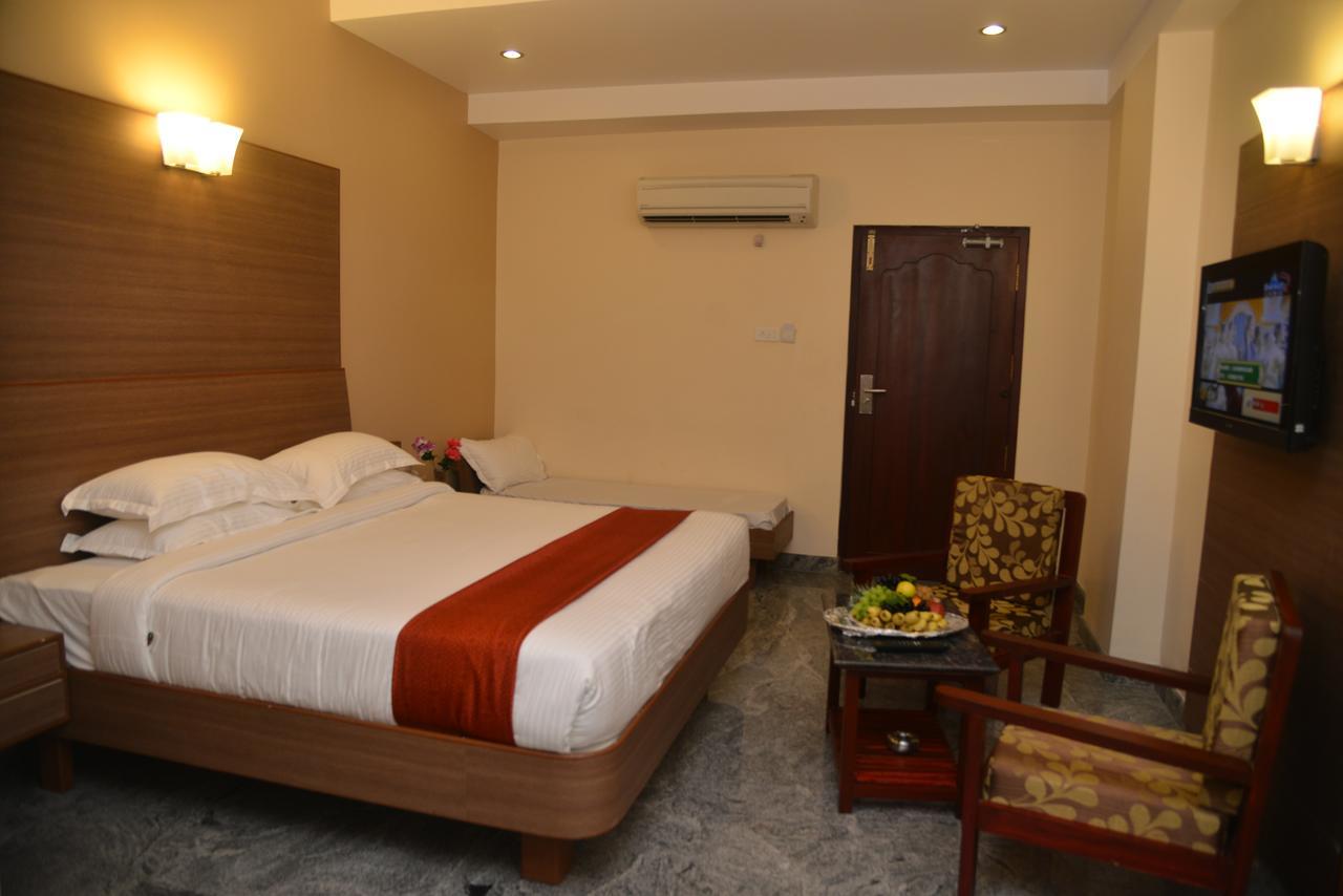 Sri Balaji Hotels Tiruchengodu Екстер'єр фото