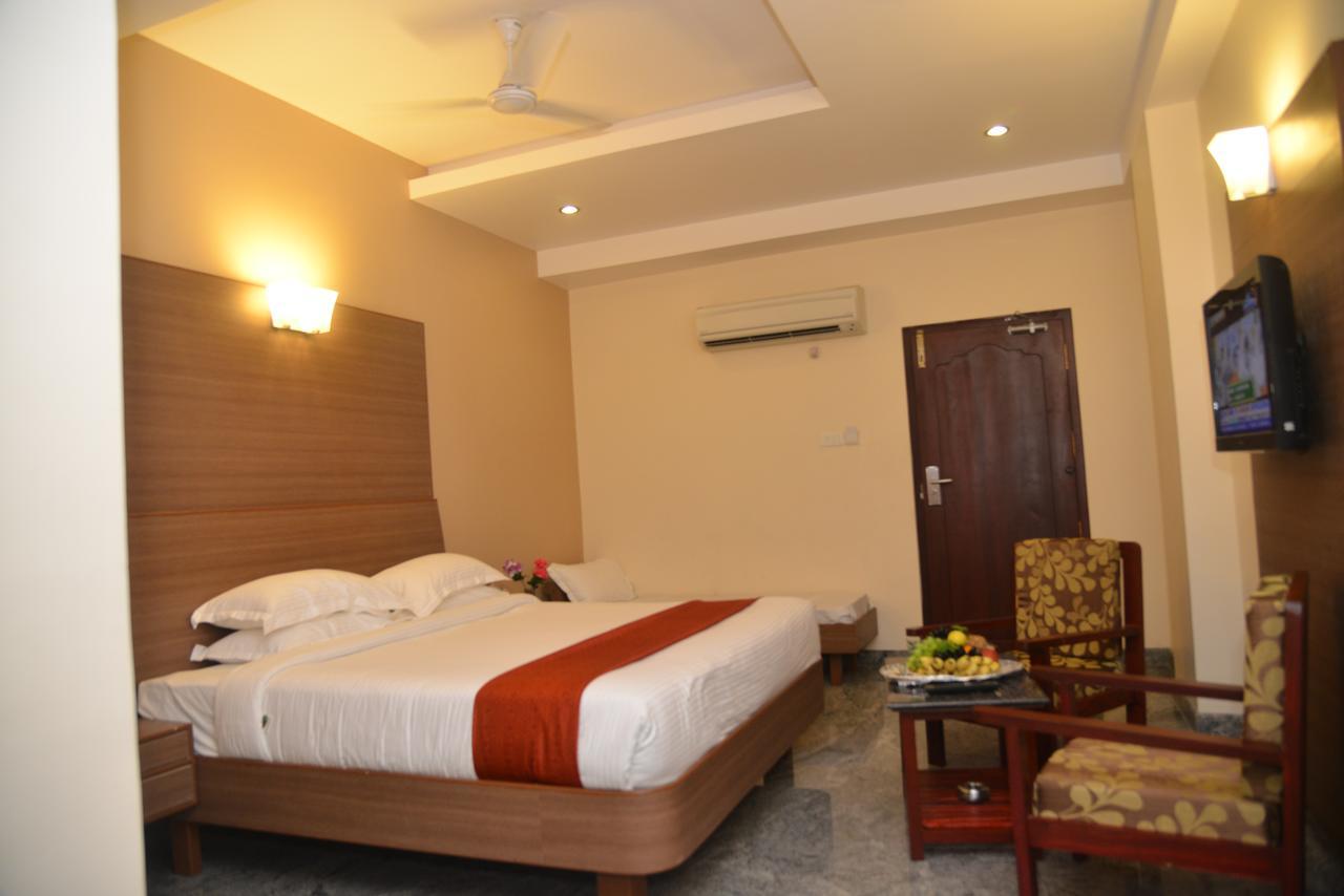 Sri Balaji Hotels Tiruchengodu Екстер'єр фото